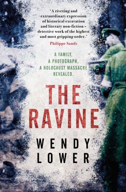 Forsidebilde av The Ravine : A family, a photograph, a Holocaust massacre revealed