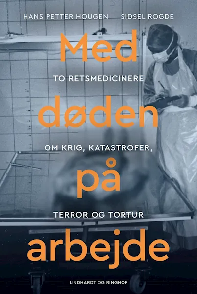 Forsidebilde av Med døden på arbejde - Retsmedicin efter krig, katastrofer, terror og tortur