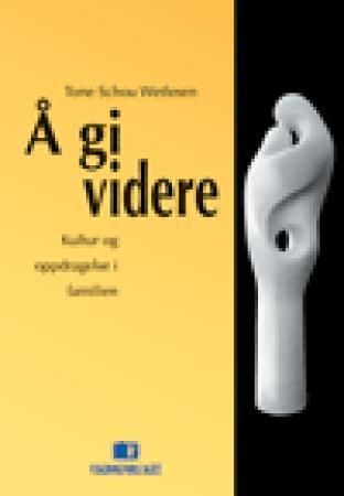 Forsidebilde av Å gi videre : kultur og oppdragelse i familien