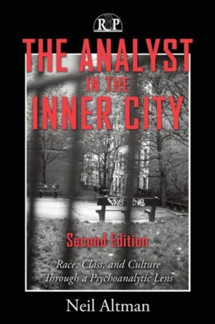 Forsidebilde av The Analyst in the Inner City : Race, Class, and Culture Through a Psychoanalytic Lens