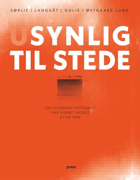 Forsidebilde av Usynlig til stede - om hvordan fotografi har endret Norge etter 1945