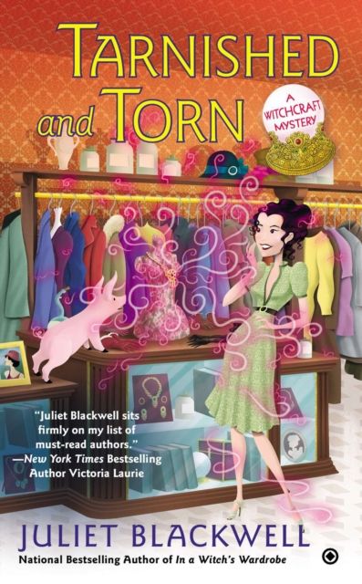 Forsidebilde av Tarnished and Torn : A Witchcraft Mystery