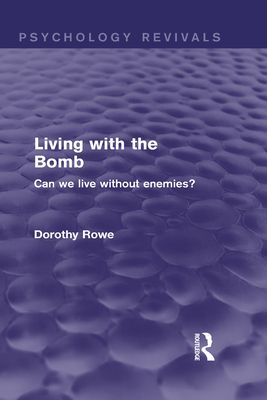 Forsidebilde av Living with the Bomb : Can We Live Without Enemies?