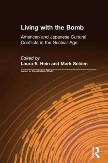 Living with the Bomb: American and Japanese Cultural Conflicts in the Nuclear Age : American and Japanese Cultural Conflicts in the Nuclear Age
