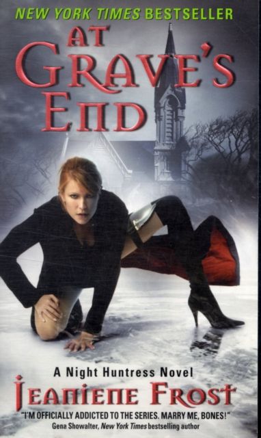 At Grave's End : A Night Huntress Novel