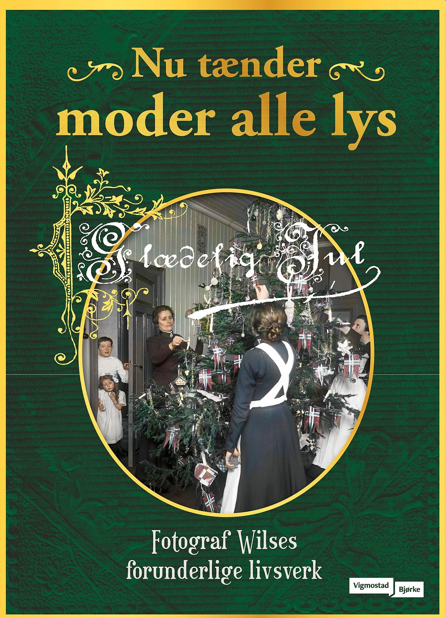 Forsidebilde av "Nu tænder moder alle lys" : fotograf Wilses forunderlige livsverk