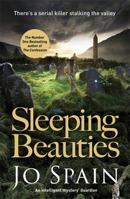 Sleeping Beauties : A gripping serial-killer thriller packed with tension and mystery (An Inspector Tom Reynolds Mystery Book 3)