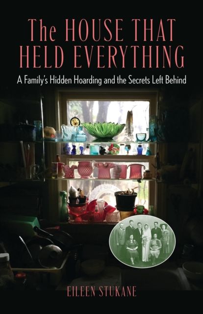 Forsidebilde av The House That Held Everything : A Family's Hidden Hoarding and the Secrets Left Behind