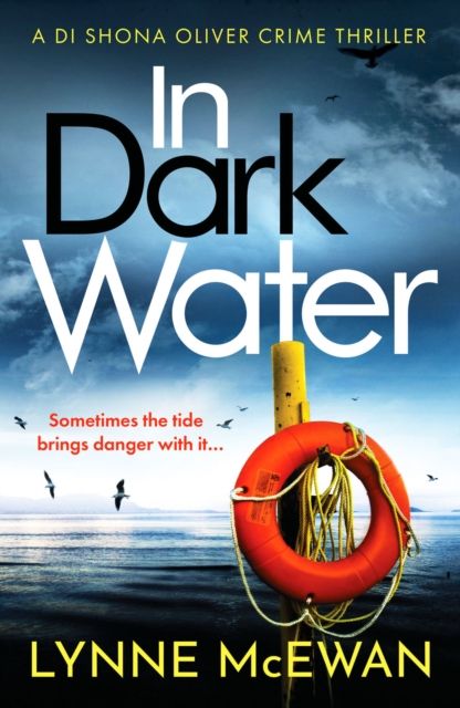 In Dark Water : A compulsive Scottish detective novel