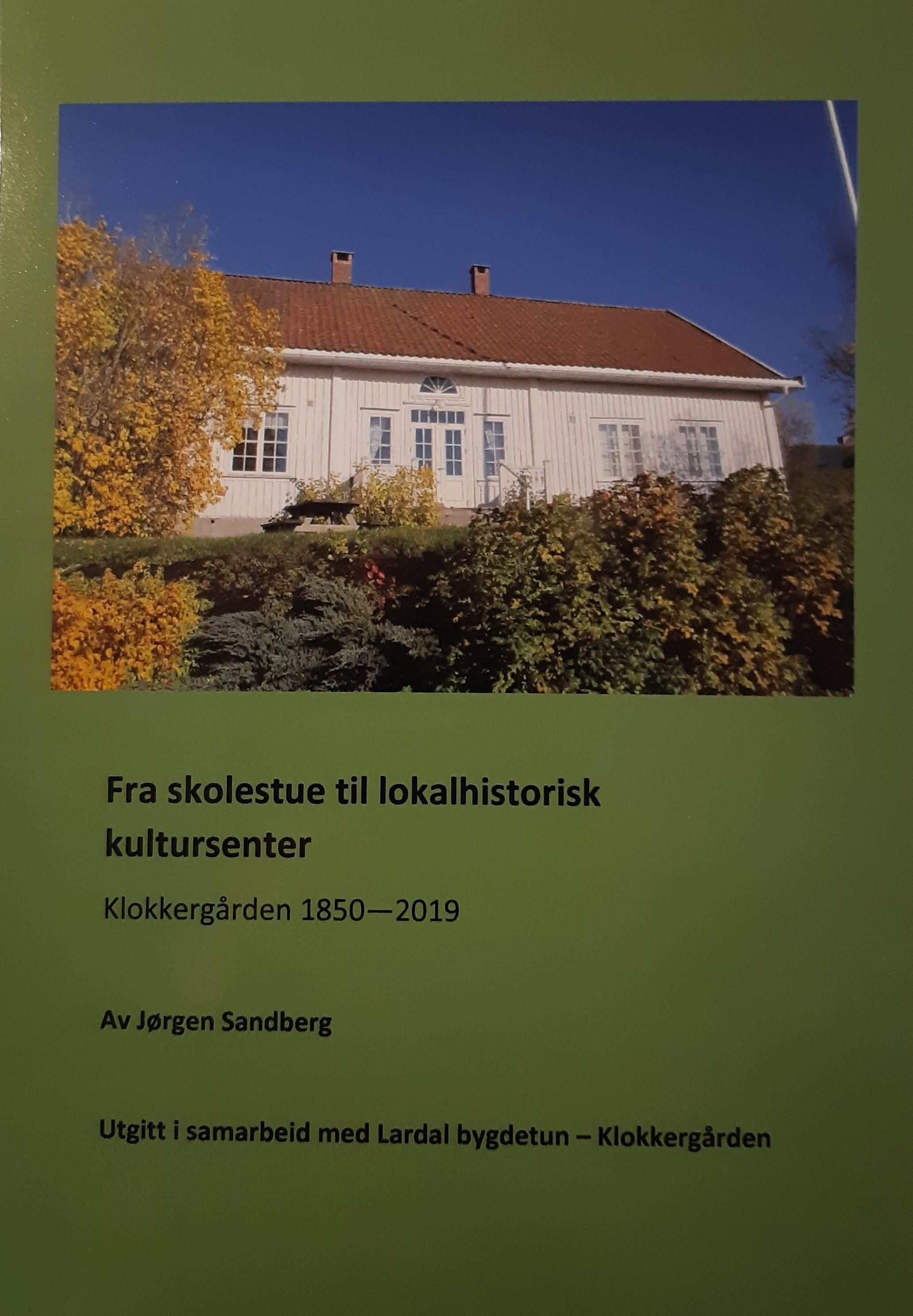Fra skolestue til lokalhistorisk kultursenter : Klokkergården 1850-2019