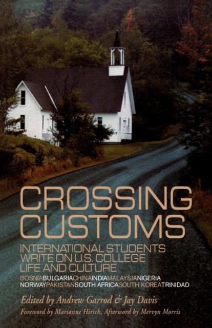 Crossing Customs : International Students Write on U.S. College Life and Culture