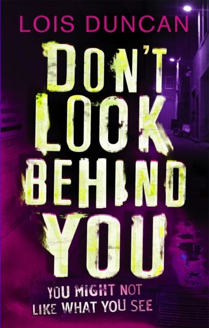 Forsidebilde av Don't Look Behind You