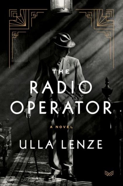 Forsidebilde av The Radio Operator : A Novel